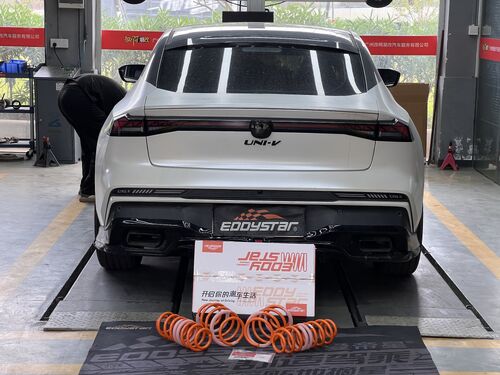 최신 회사 사례 EDDY 고성능 스포츠 쇼트 스프링으로 업그레이드된 2024 Changan UNI-V 1.5T: 자세 및 안전의 이중 강화